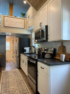 Stargazers Retreat A Tiny Home on the Riverside