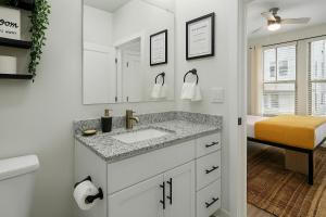 2Beds, near DT & Museums, Pool, Gym, BBQ, Library