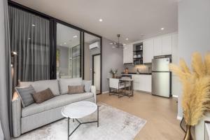 Porto 1BR Pool Access Suite at Title Legendary