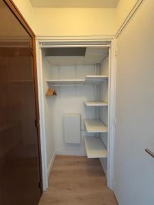 Studio - Plage 10 min à pied - Clim, Loggia & Lumineux