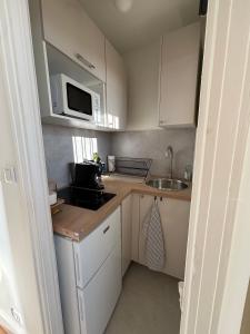 Studio - Plage 10 min à pied - Clim, Loggia & Lumineux