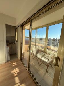 Studio - Plage 10 min à pied - Clim, Loggia & Lumineux