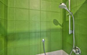 Genoa Luce - Elevator, Design and Aquarium