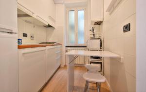 Genoa Luce - Elevator, Design and Aquarium