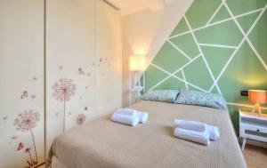 Genoa Luce - Elevator, Design and Aquarium