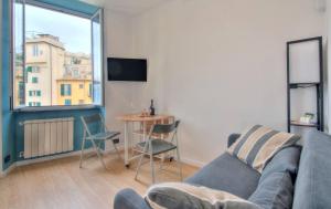 Genoa Luce - Elevator, Design and Aquarium