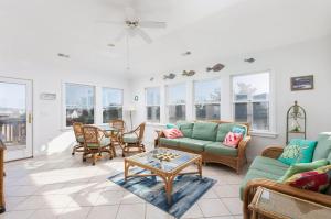 New Listing Pool Hot Tub & 2-Min Walk to Beach