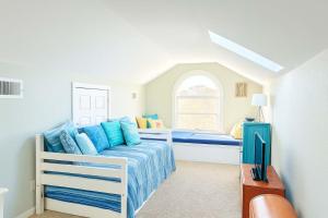 New Listing Pool Hot Tub & 2-Min Walk to Beach