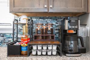 New Listing Pool Hot Tub & 2-Min Walk to Beach