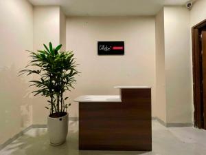 Collection O West Lake Apartment