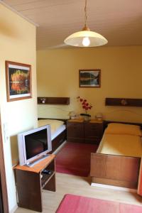 Standard Triple Room room in Hotel-Pension Stadlhuber