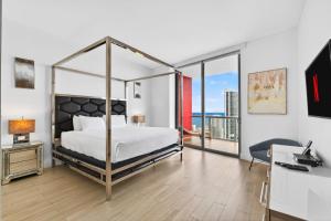 Spacious VIP Penthouse with Ocean & Intracoastal Views, Private Entry, Resort Amenities - 25 min to FIFA!