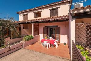 San Teodoro flat steps from the beach