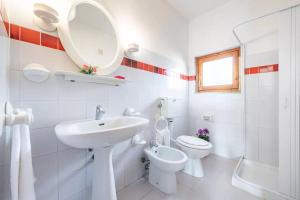 San Teodoro flat steps from the beach img4