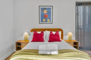 Amity Hirst by Artsy