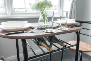 2BD, 2BA , High Street Ap, Close Transport Links!