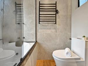 Varanda - Suíte - Banheira - AC - Churrasqueira