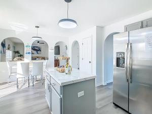 Family 5BR retreat w pool & game room