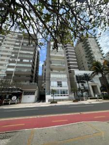 Avenida Atlântica, pé na areia e vista mar!