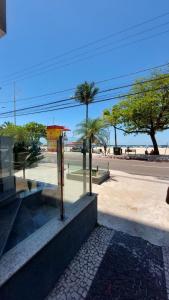 Avenida Atlântica, pé na areia e vista mar!