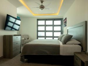 Oceanfront Apartment in Acapulco, 4 Bedrooms