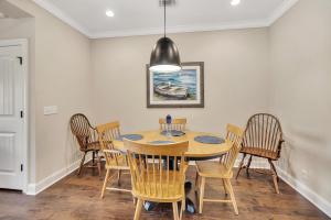 1605 Mariners Circle