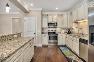 1605 Mariners Circle