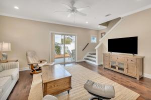 1605 Mariners Circle