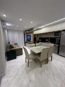 Apto espaçoso Praia de Bombas