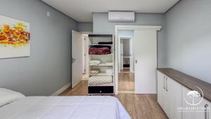 Casa com piscina 3 suítes a 15 min Centro Gramado