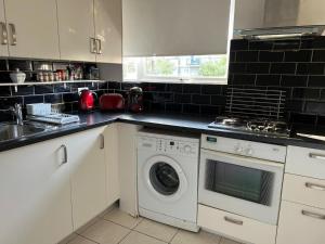 Bright 2BR Flat in Old Street Angel Fast WiFi