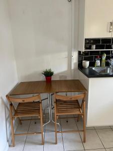 Bright 2BR Flat in Old Street Angel Fast WiFi