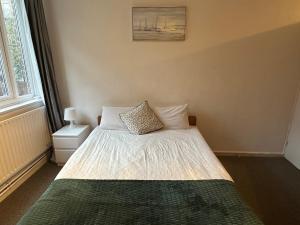 Bright 2BR Flat in Old Street Angel Fast WiFi