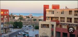 Luxury Studio, pool, Private beach & close to Airport