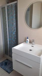 Spacious Modern 3 Bedroom House