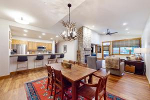 Champagne Lodge 3208