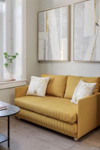 Private Entrance Suite Near Deer Lake & Metro