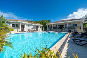 6BR, Jacuzzi, Ocean View, Solar Backup Power