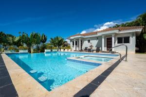 6BR, Jacuzzi, Ocean View, Solar Backup Power