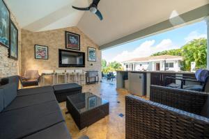 6BR, Jacuzzi, Ocean View, Solar Backup Power