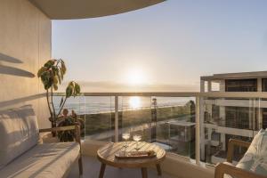 Ocean View Retreat Azure Beachfront Bliss