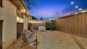 King Bed - Hot tub - Nintendo 64 - Fenced Backyard