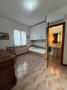 Villetta centrale con giardino e posto auto