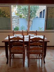 Villetta centrale con giardino e posto auto