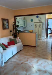 Villetta centrale con giardino e posto auto