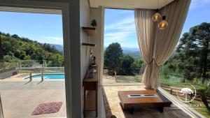 Casa com piscina 3 suítes a 15 min Centro Gramado