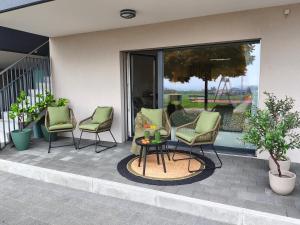 Studio Quiet neighbourhood in Bulle with Terrace, Free Parking, Fitness, Mountain View