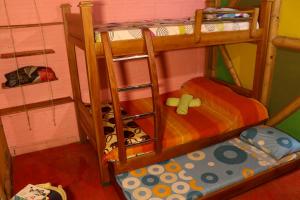 Eco posada El Encuentro San Carlos frente al rio