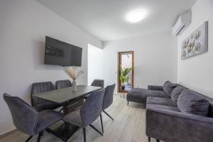 Loro House & Jacuzzi