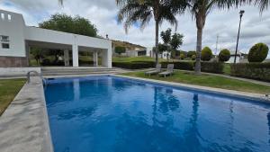 Comfortable apartment 2 bedrooms plus flex room and pool